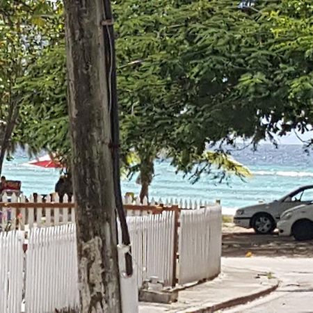 Worthing Beach Apartments Бриджтаун Экстерьер фото