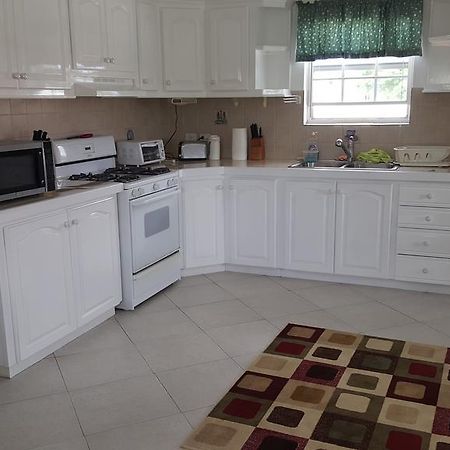 Worthing Beach Apartments Бриджтаун Экстерьер фото