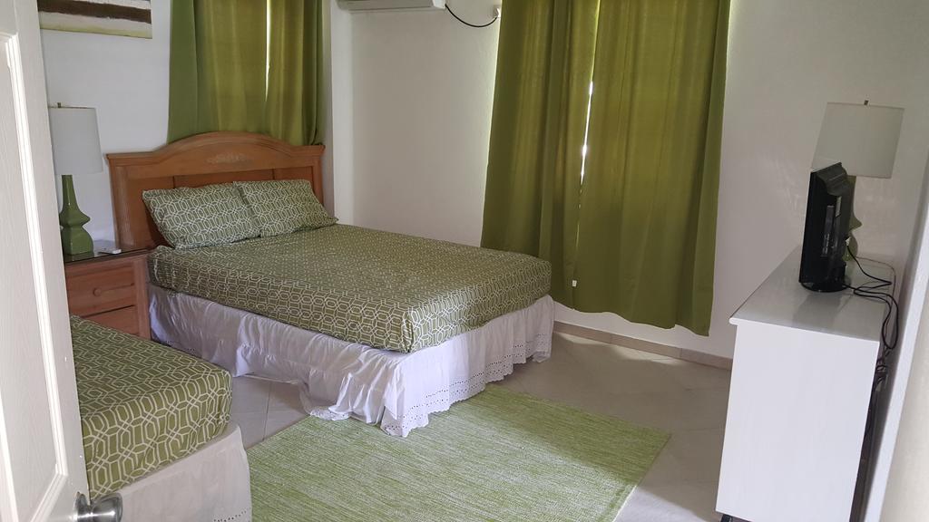 Worthing Beach Apartments Бриджтаун Экстерьер фото